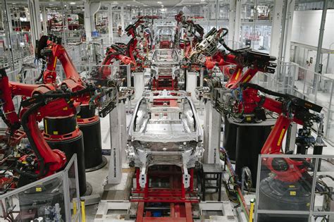 Tesla Factory Robots 的图像结果
