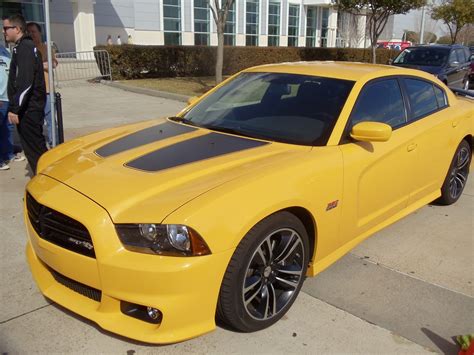 --CarJunkie's Car Review--: First Drive: 2013 Dodge Charger SRT-8 Super Bee