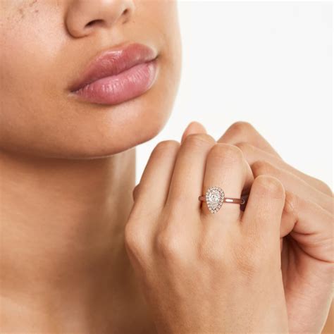 IGI 1.67 Carat K-VS1 Very Good Cut Pear Diamond Pavé Diamond Halo ...