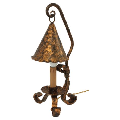 Spanish Medieval Table Lamp in Gilt Wrought Iron For Sale at 1stDibs