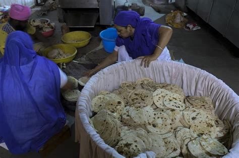 Free Food At Takht Sri Keshgarh Sahib Langar - Freebies and giveaways