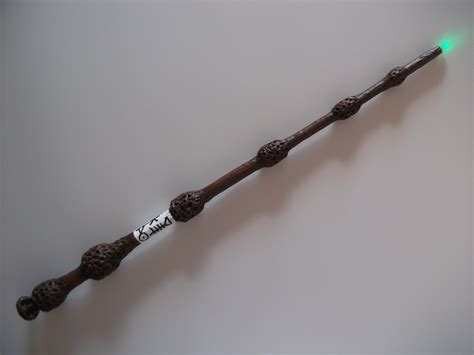 Professor Dumbledore's "Incredible" Illuminating LED Elder Wand, the ...