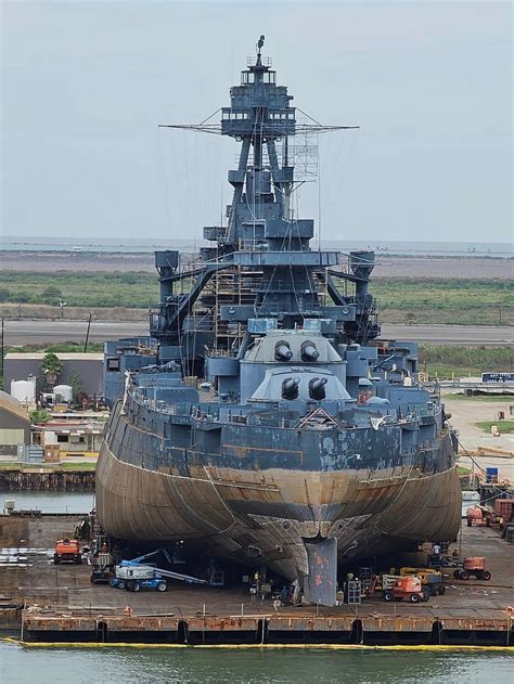Battleship USS Texas (BB-35) sai do dique seco - Poder Naval