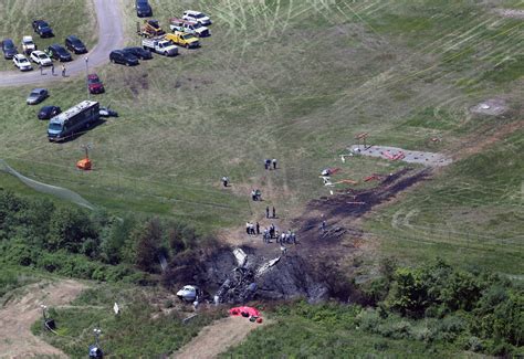 美国一架载有6人的飞机坠毁 至少5人遇难