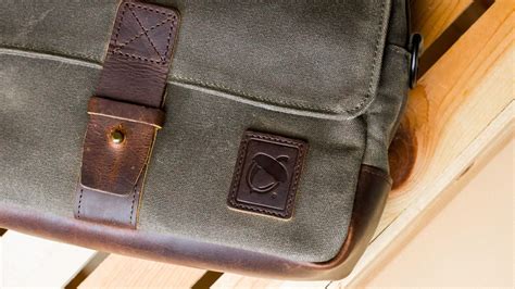 How to Find the Best Waxed Canvas Bag For Everyday Carry