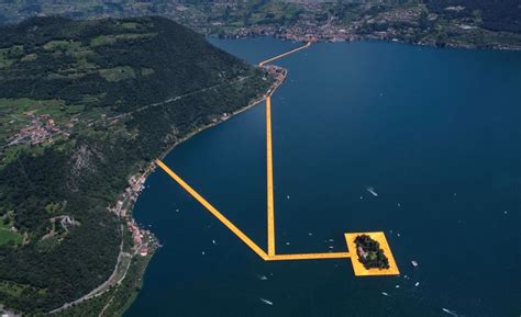 Christo caminando sobre las aguas | Fotos | El Viajero | EL PAÍS