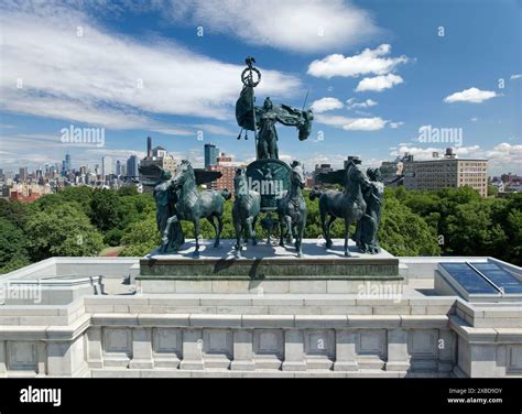 Grand army plaza arch immagini e fotografie stock ad alta risoluzione - Alamy