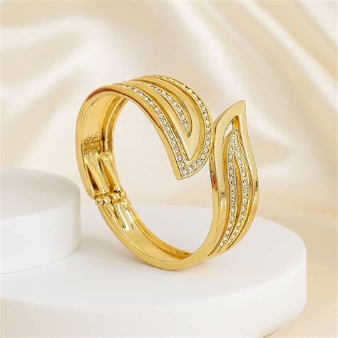 Premium Gold-Plated Anti-Tarnish Leaf Design Bracelet with Sparkling S