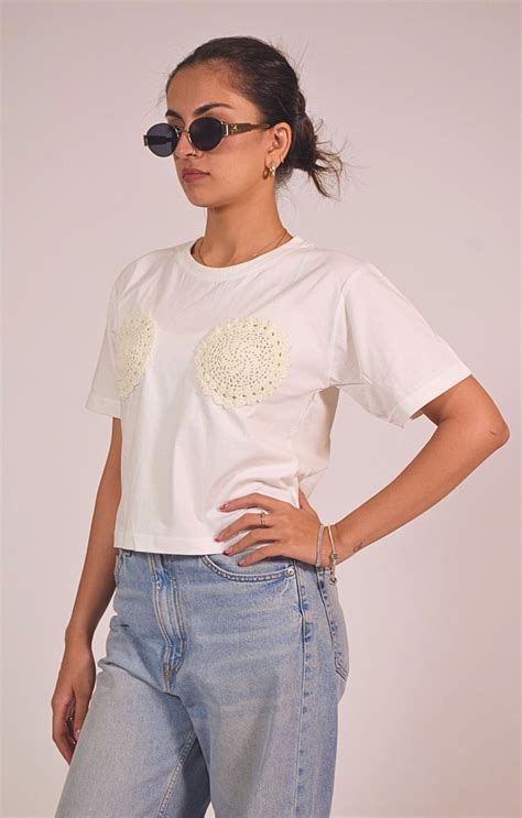 Quirky Crochet Embellished Handcrafted Crop T Shirt White – CHARMनगरी
