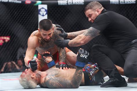 UFC’s Dan Hooker claims Arman Tsarukyan broke his nose…