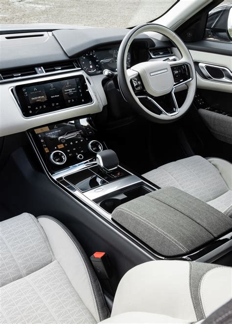 Range Rover Velar D300 interior 11 - SME Tech Guru