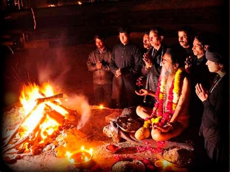 क्या होती है शव साधना, क्यों अघोरी बाबा इसे श्मशान में करते हैं और इससे ...
