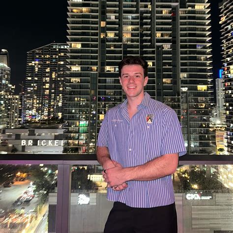 Elliott Brady | Rosa Sky🌃 | Instagram