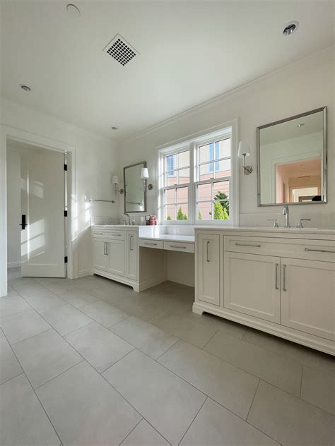 Contemporary Bellevue Custom Home - SDA Flooring Inc.