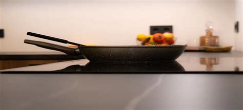 Induction Cooktop vs. Gas Stove: Which is Better for Your Kitchen?