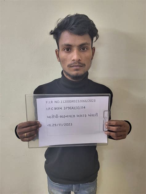 A mobile phone snatcher was caught from the hand of a pedestrian in ...