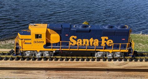G scale USA trains GP 38-2 "Santa Fe" no sound : r/modeltrains