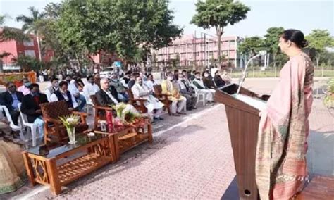 Vice Chancellor Padmashree Mamta (Mokshada) Chandrakar unfurled the ...
