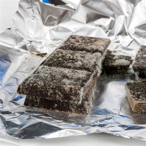 Can you eat expired chocolate? Guide to real expiry chocolate dates ...