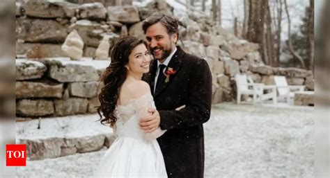 Josh Radnor ties the knot with Jordana Jacobs in winter storm | - Times ...