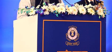 रक्षा मंत्री ने आईसीजी कर्मियों को 32 वीरता, विशिष्ट सेवा और सराहनीय ...