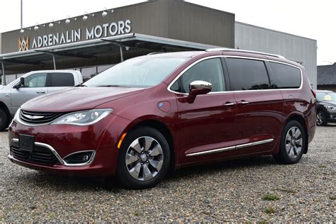 2018 Chrysler Pacifica Hybrid | Adrenalin Motors Carstairs
