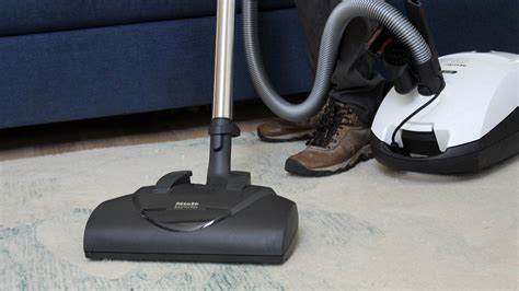 Miele Classic C1 Cat & Dog PowerLine Canister Vacuum review | Tom's Guide