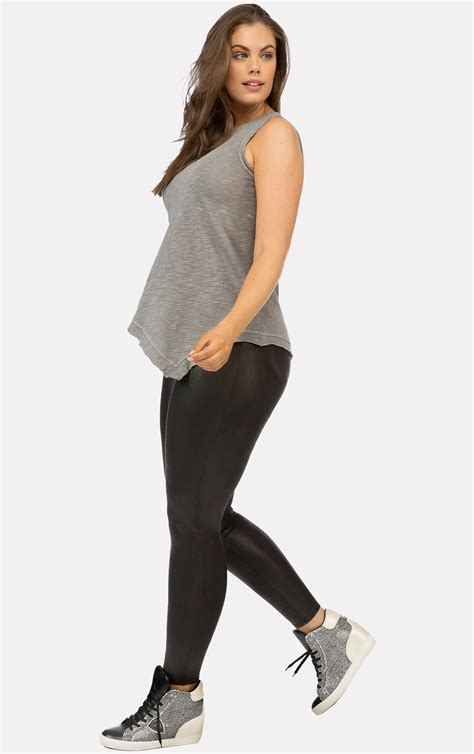 Ultimate Guide to the Best Plus Size Travel Clothes Brands