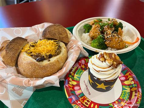 REVIEW: All-Star Movies Restaurant in Disney World - Pakistans Taste