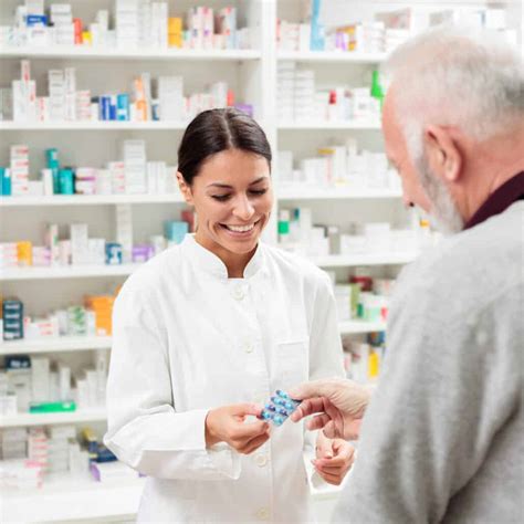 What's The Difference Between Pharmacy Technicians and Pharmacy Assistants? - Heritage College