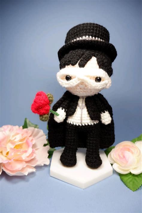 Best 12 From gala events to fighting evil, Tuxedos Mask always ...