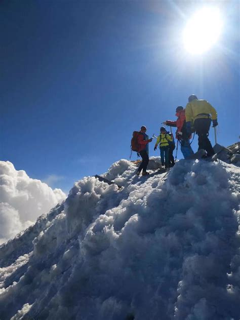登雪山图片 的图像结果