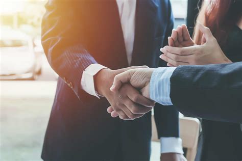 Difference Between Insurance Agent and Broker | Aviva Life Insurance