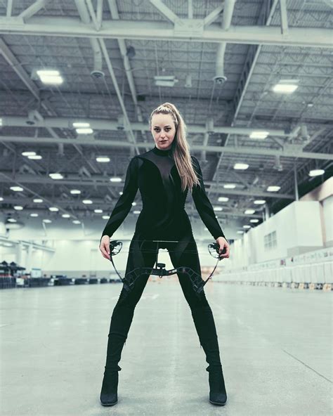 Photos: पैरों से ये लड़की करती है तीरंदाजी, टैलेंट देख खो जाएंगे आप, Hotness में भी नहीं है कम ...