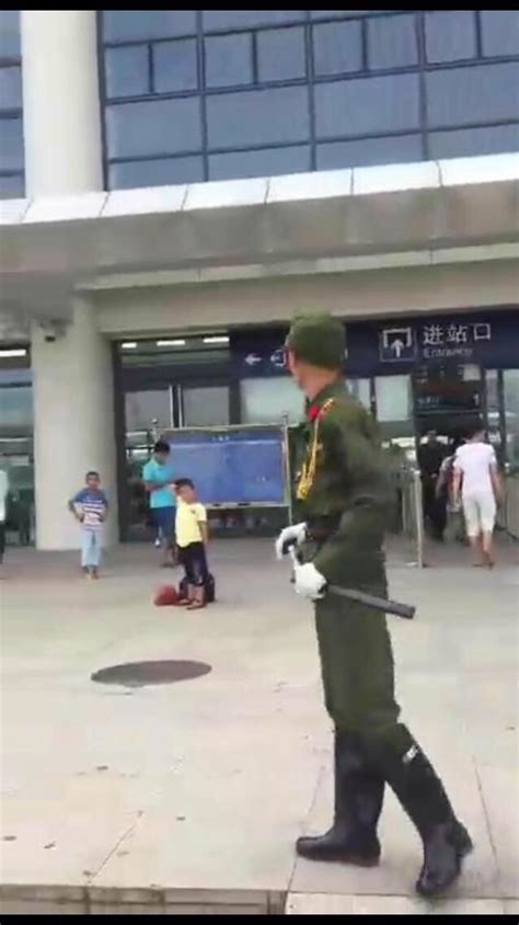 两男子为当网红穿日本军服在高铁站作秀 已被拘留_张栋山真情评说_新浪博客