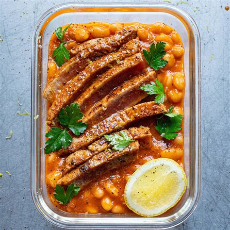 Spice-Crusted Tuna & Red Pepper Beans | Mob