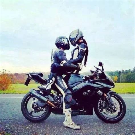 情侣摩托车图片 情侣摩托车骑行的照片_配图网