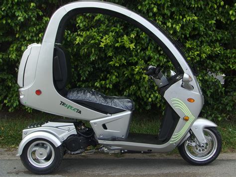 TRIFECTA THE 3 WHEEL SCOOTER