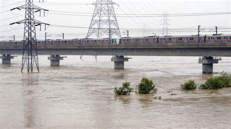 Delhi Govt issues flood warning in city