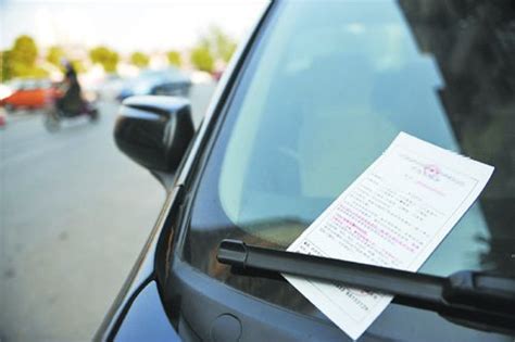 临时停车遇交警贴罚单？这几个动作可以帮你省罚款