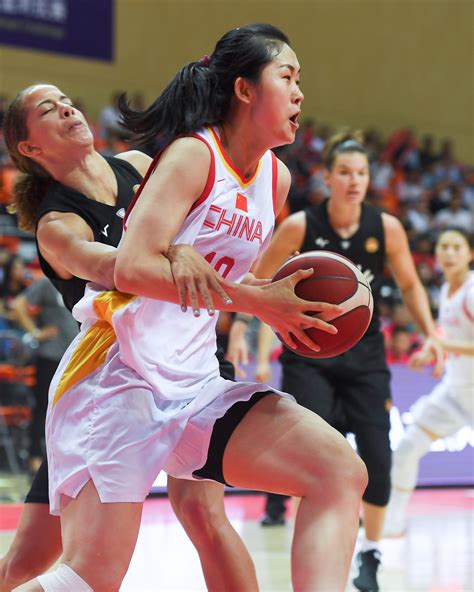 篮球——国际女篮对抗赛：中国队胜加美明星队_比赛