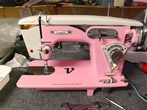 Pink Sewing Machine 的图像结果