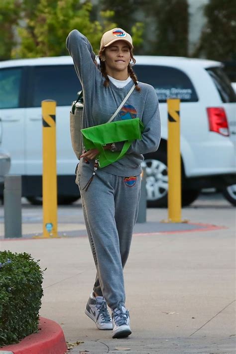 PAULA PATTON Shopping at Whole Foods in Malibu 06/13/2023 – HawtCelebs