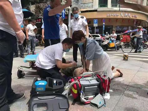 急诊护士、外卖小哥、公职人员携手救人 温州街头上演10分钟“生命接力”-新闻中心-温州网