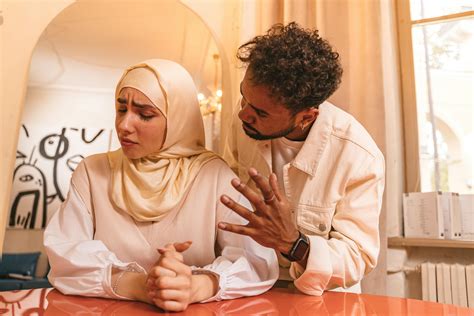 Angry Conversation 的图像结果