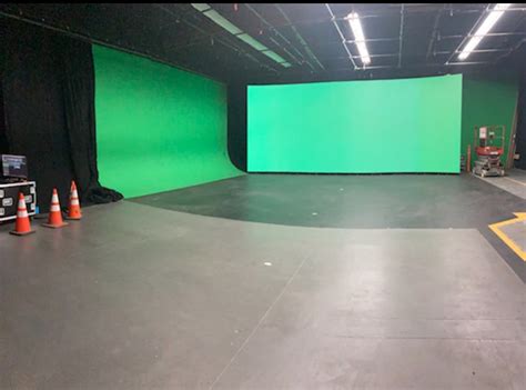 Building Green Screen 的图像结果