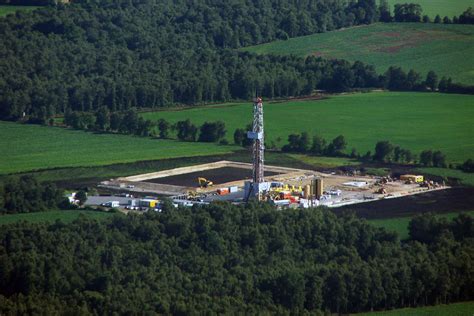 Rezultat imagine pentru Fracking Definition