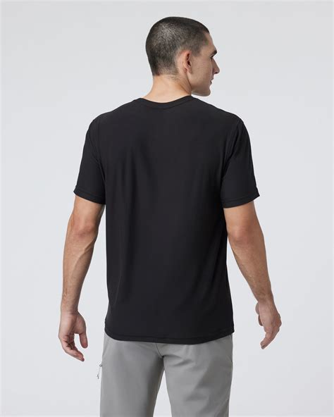 Strato Tech Tee | Men's Black Quick Dry T Shirt | Vuori