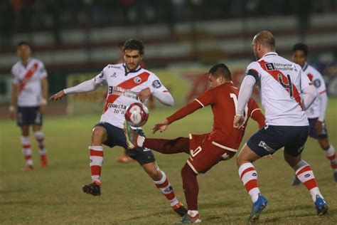 Universitario de Deportes gano 2-0 al Deportivo Municipal en el estadio ...