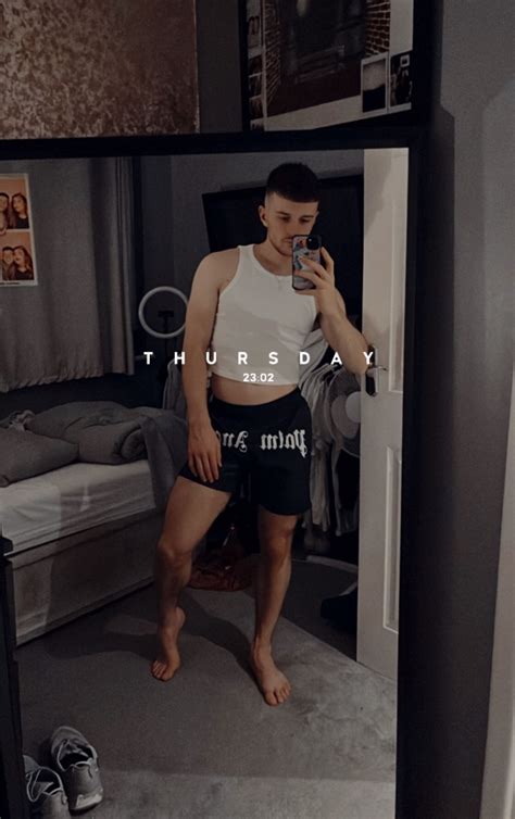 Elliott Brady's feet